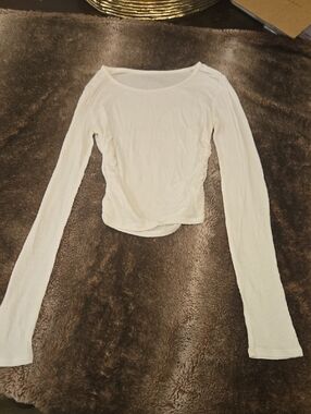 ALO Size Small  Yoga Cream Ribbed Long Sleeve Scoop Neck Top